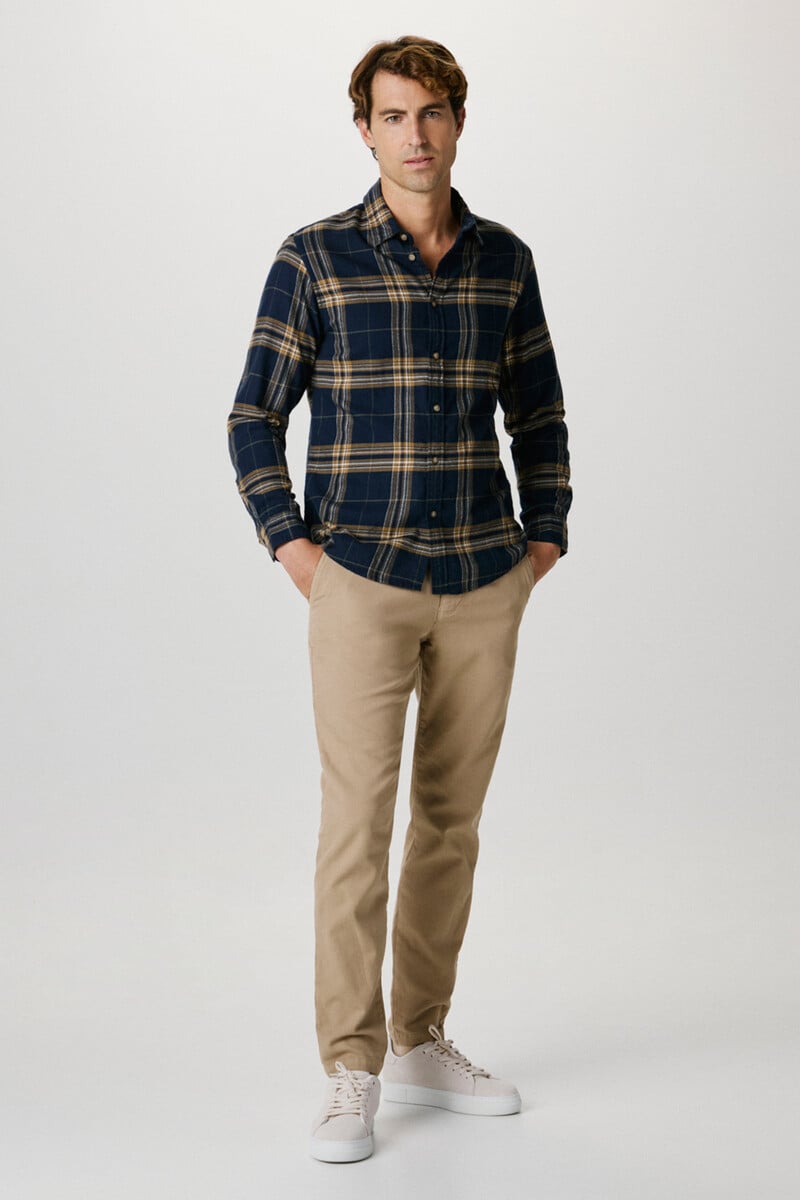 Cortefiel Camisa de manga larga Slim Fit confeccionada con algodón reciclado