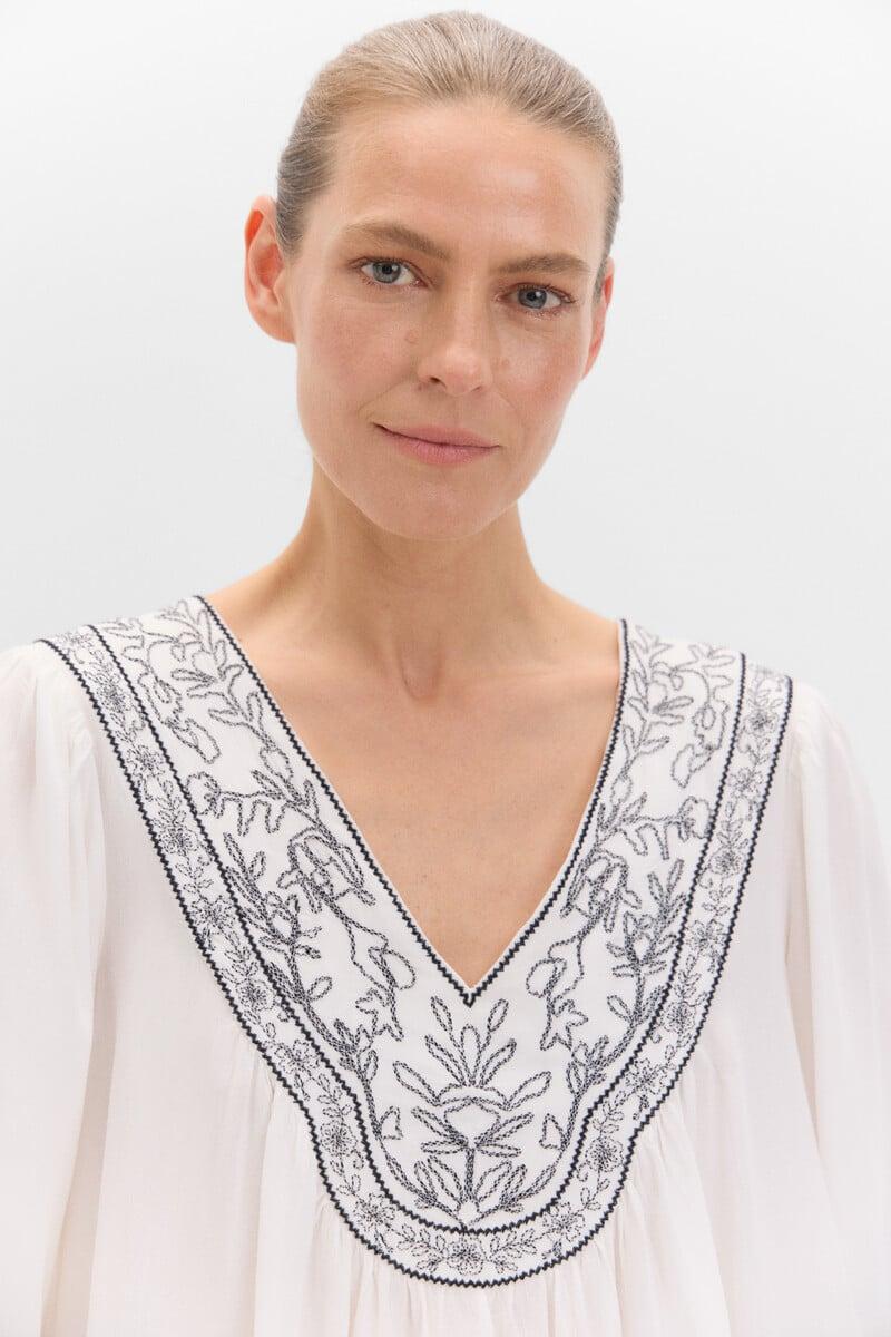 Cortefiel Blusa Canesú Bordado
