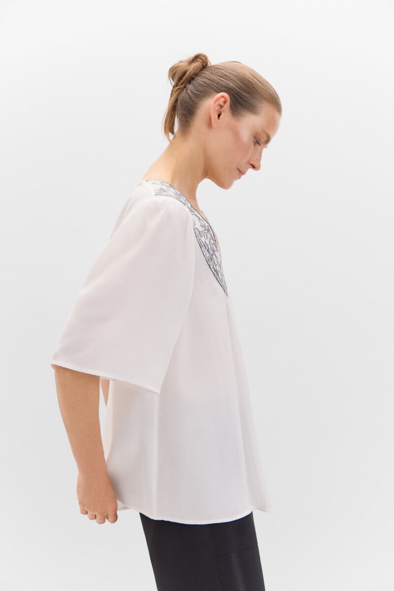 Cortefiel Blusa Canesú Bordado