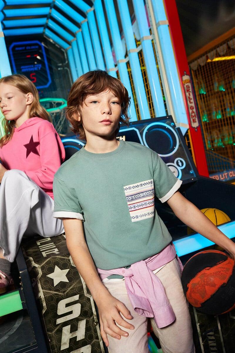 Cortefiel Camiseta bolsillo contraste niño