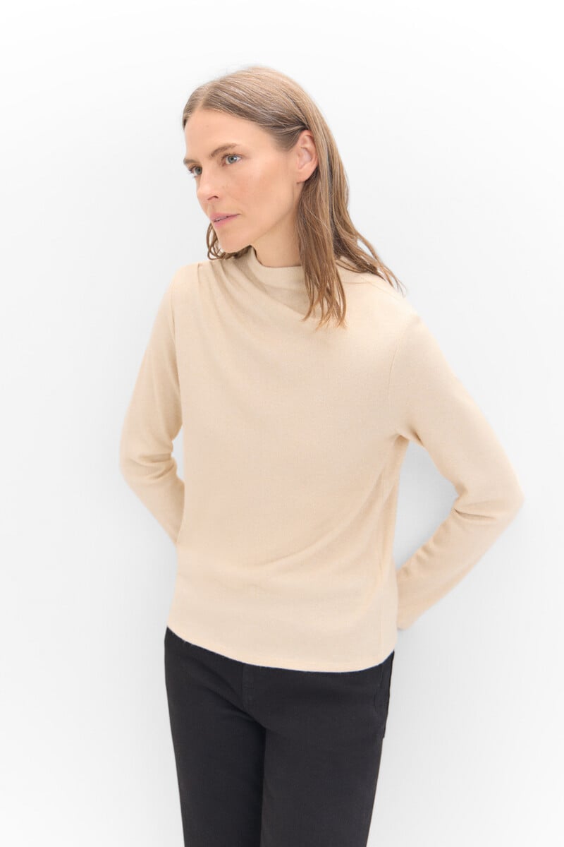 Cortefiel Camiseta brillante con pliegues