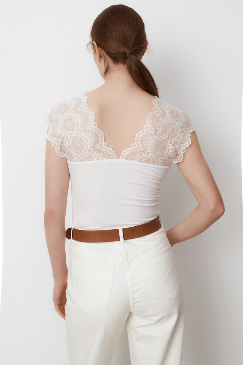 Cortefiel Camiseta Canalé Con Encaje