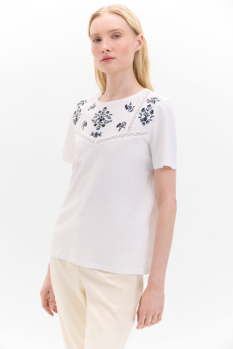 Cortefiel Camiseta Con Bordado Y Vainicas