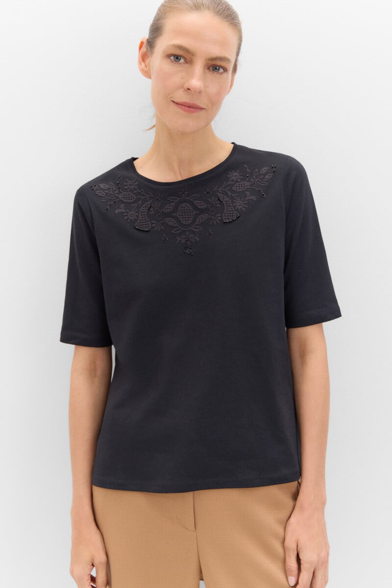Cortefiel Camiseta con detalle bordado con studs
