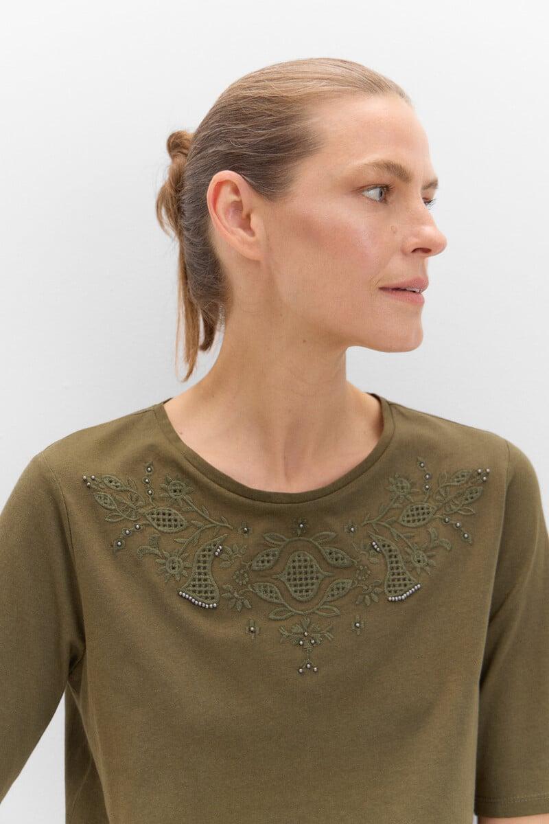 Cortefiel Camiseta con detalle bordado con studs