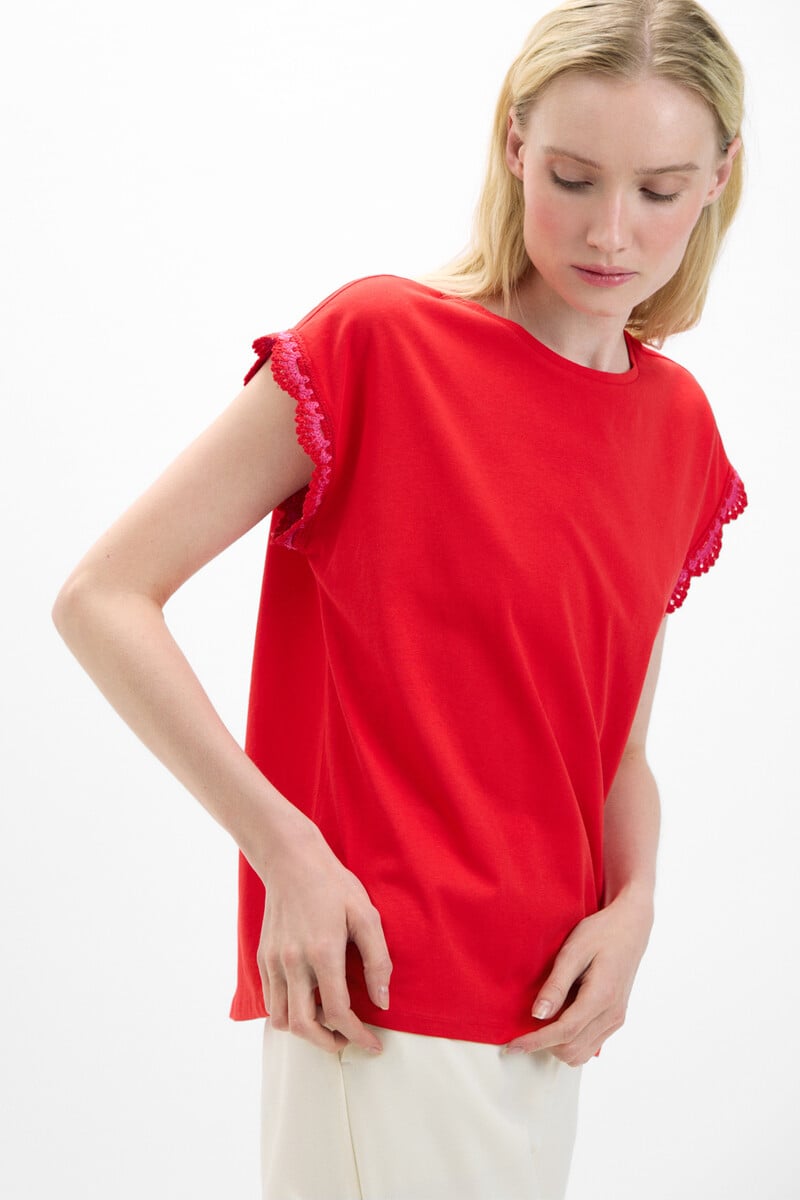 Cortefiel Camiseta Con Detalle Crochet En Manga