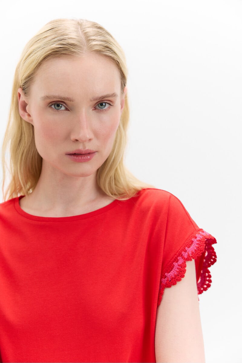 Cortefiel Camiseta Con Detalle Crochet En Manga