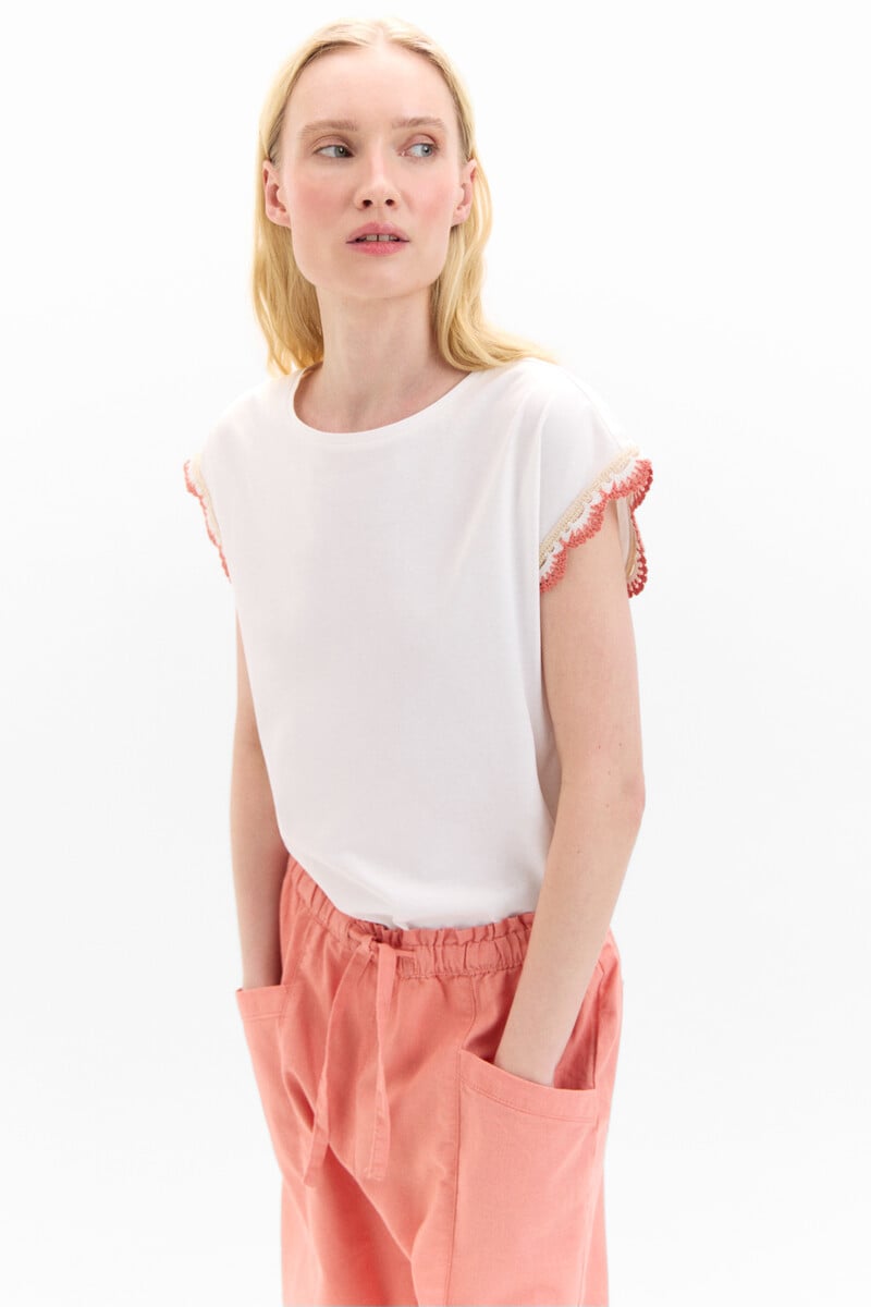 Cortefiel Camiseta Con Detalle Crochet En Manga