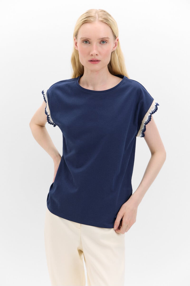 Cortefiel Camiseta con detalle crochet en manga