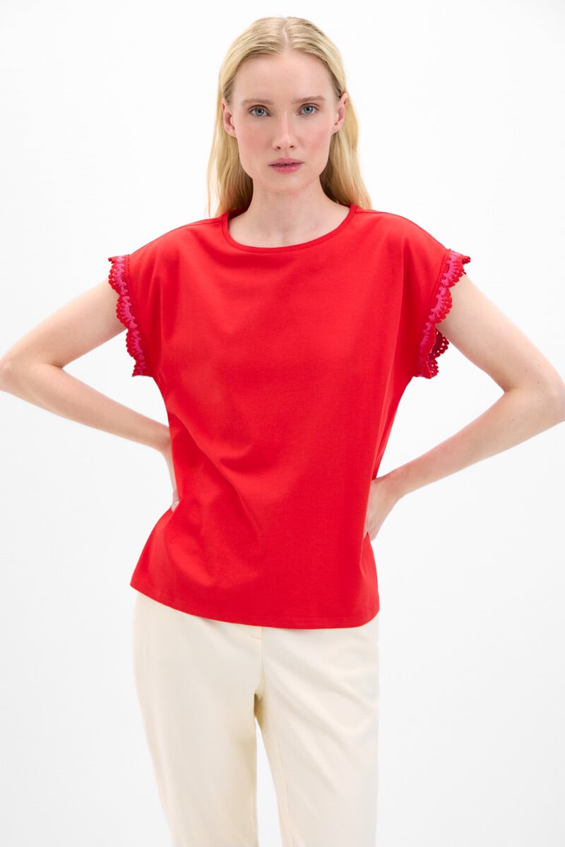Cortefiel Camiseta con detalle crochet en manga
