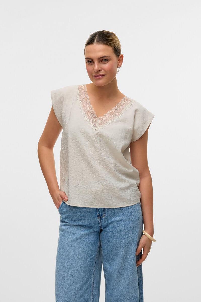 Cortefiel Camiseta Con Encaje De Manga Corta