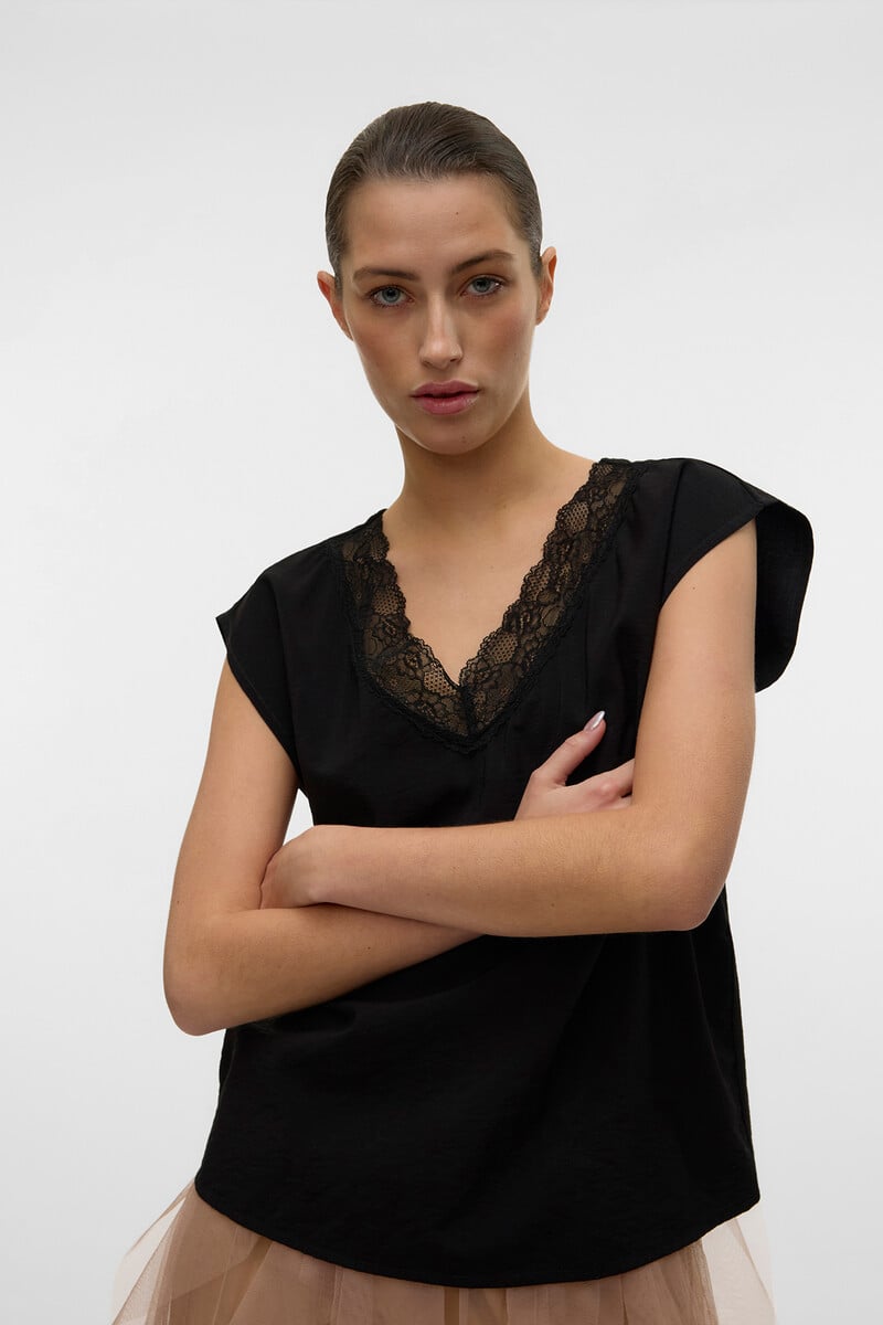 Cortefiel Camiseta con encaje de manga corta