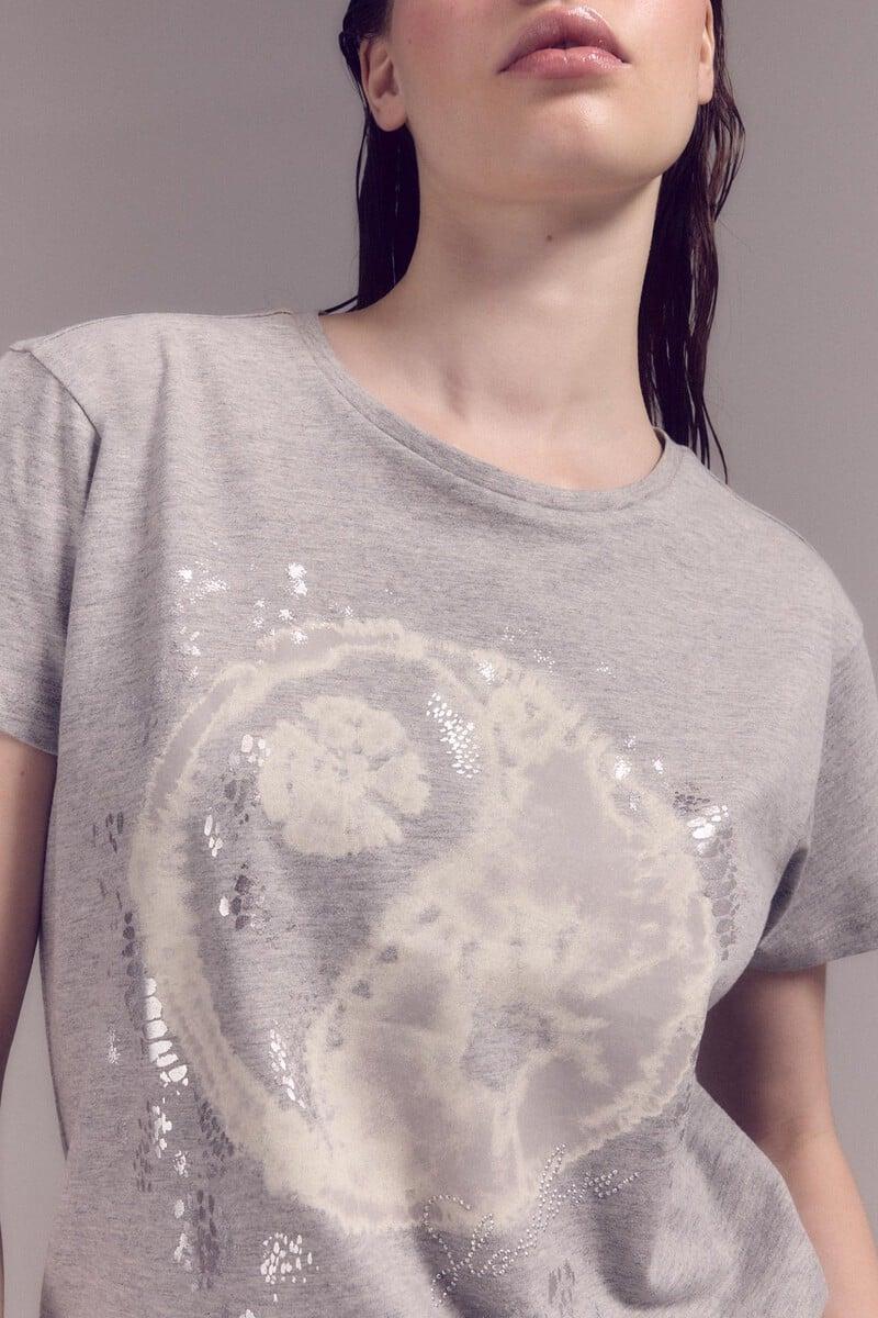 Cortefiel Camiseta Con Estampado De Yinyan