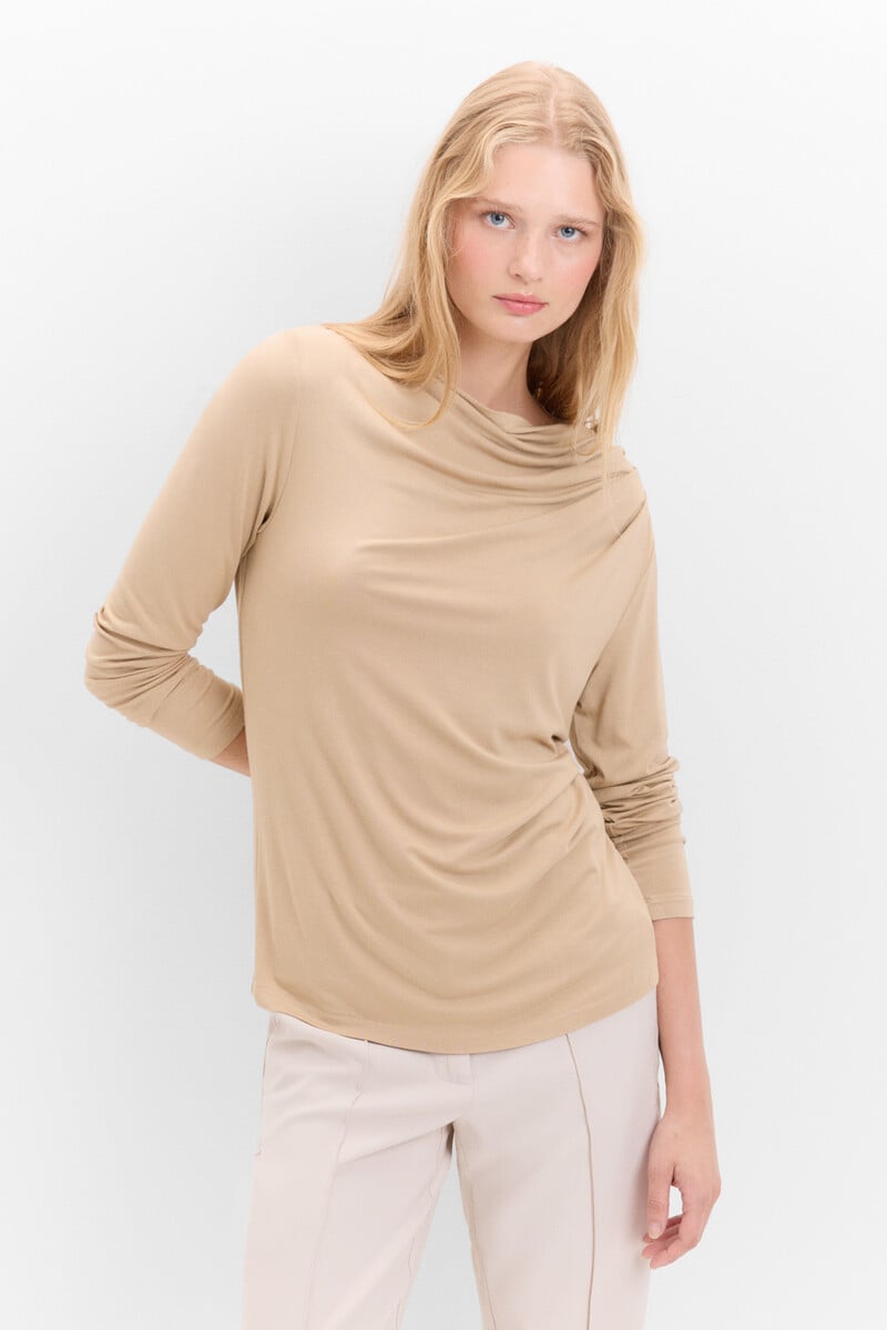 Cortefiel Camiseta Con Pliegues En Hombro