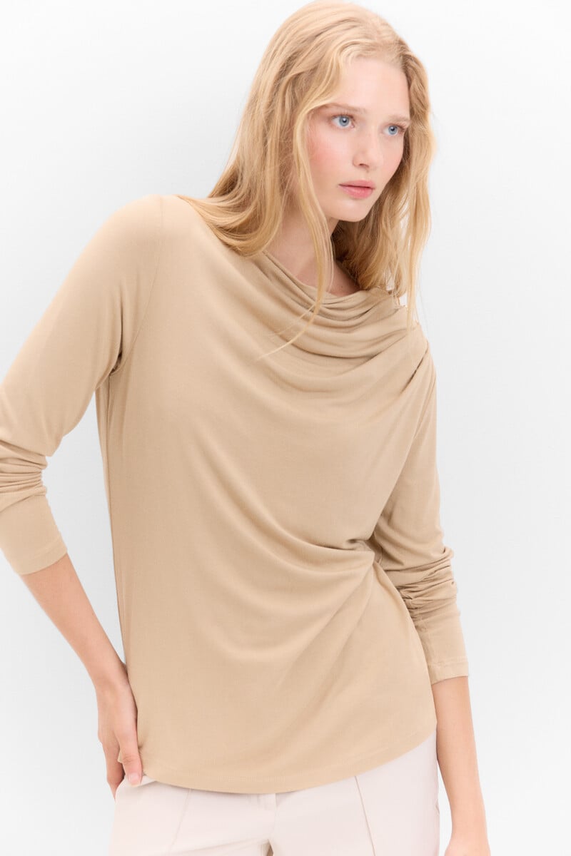 Cortefiel Camiseta con pliegues en hombro