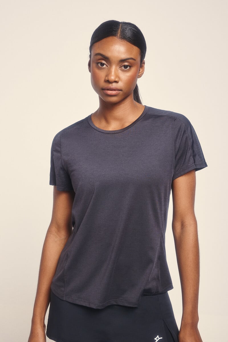 Cortefiel Camiseta negra ultraligera