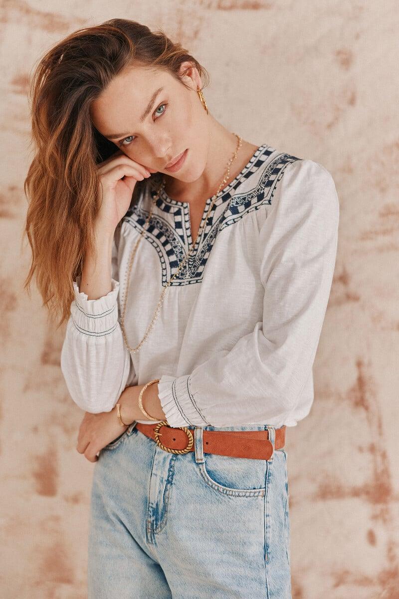 Cortefiel Fabiana. Camiseta bordado a contraste