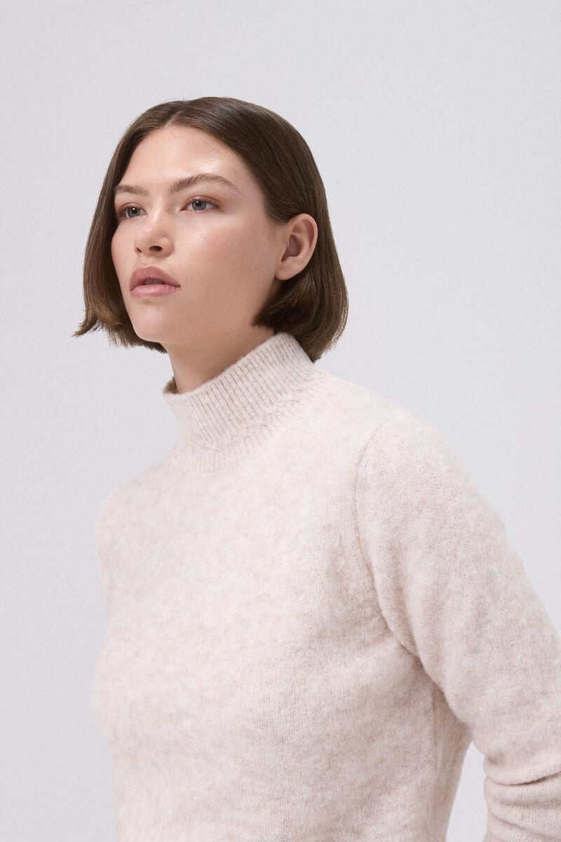 Cortefiel Jersey cropped detalle ochos