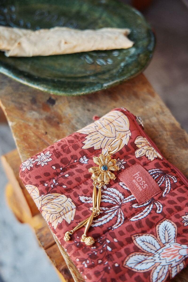 Cortefiel Nila. Pendientes largos flor