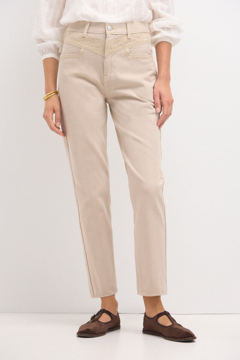 Cortefiel Ofelia. Jeans Mom Con Bordados