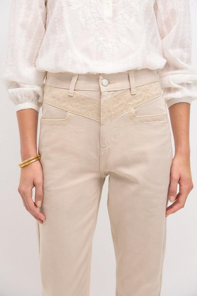 Cortefiel Ofelia. Jeans Mom Con Bordados