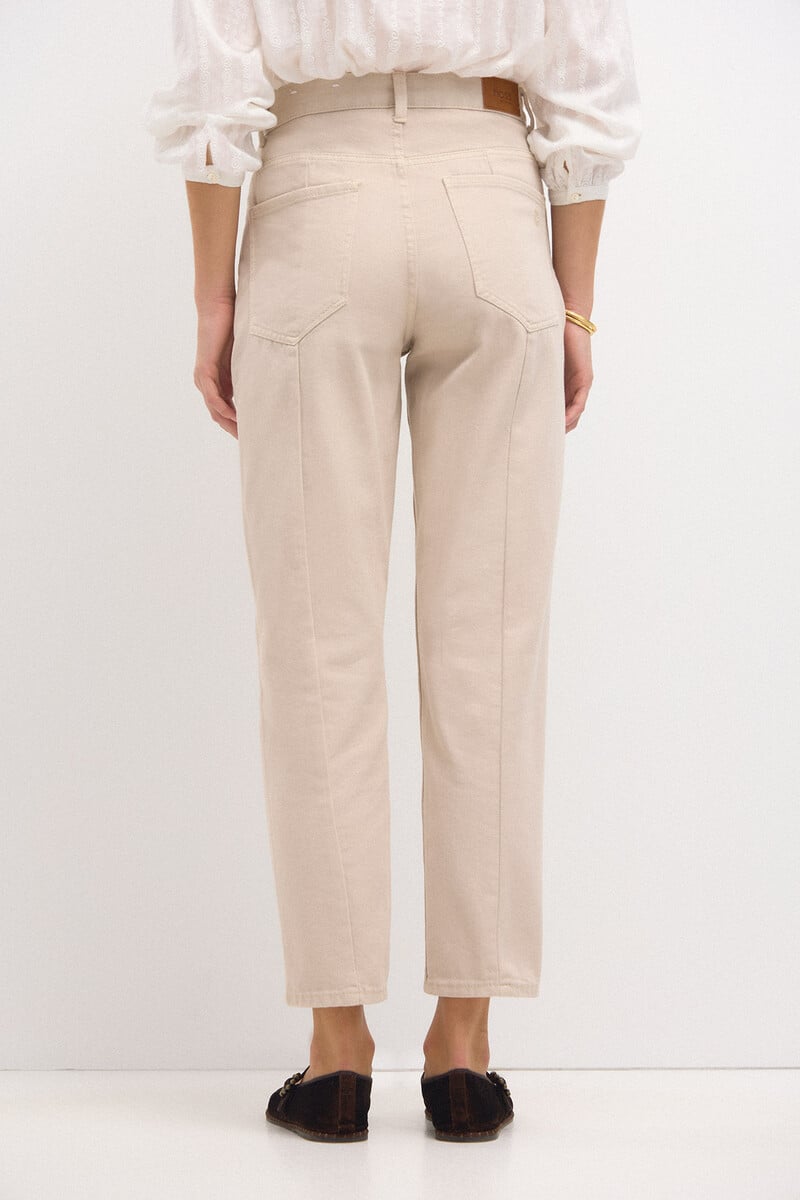 Cortefiel Ofelia. Jeans Mom Con Bordados
