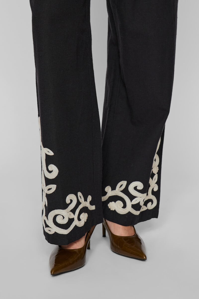 Cortefiel Pantalón Con Bordados