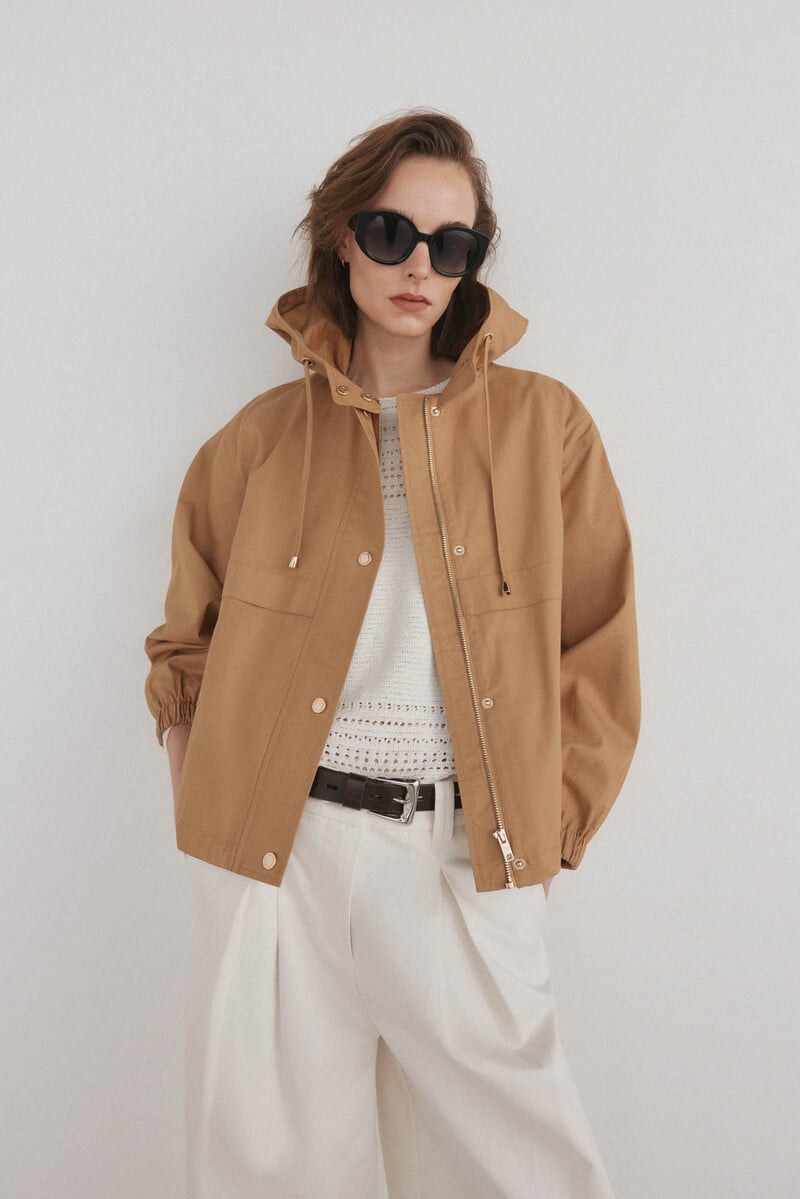 Cortefiel Parka corta capucha