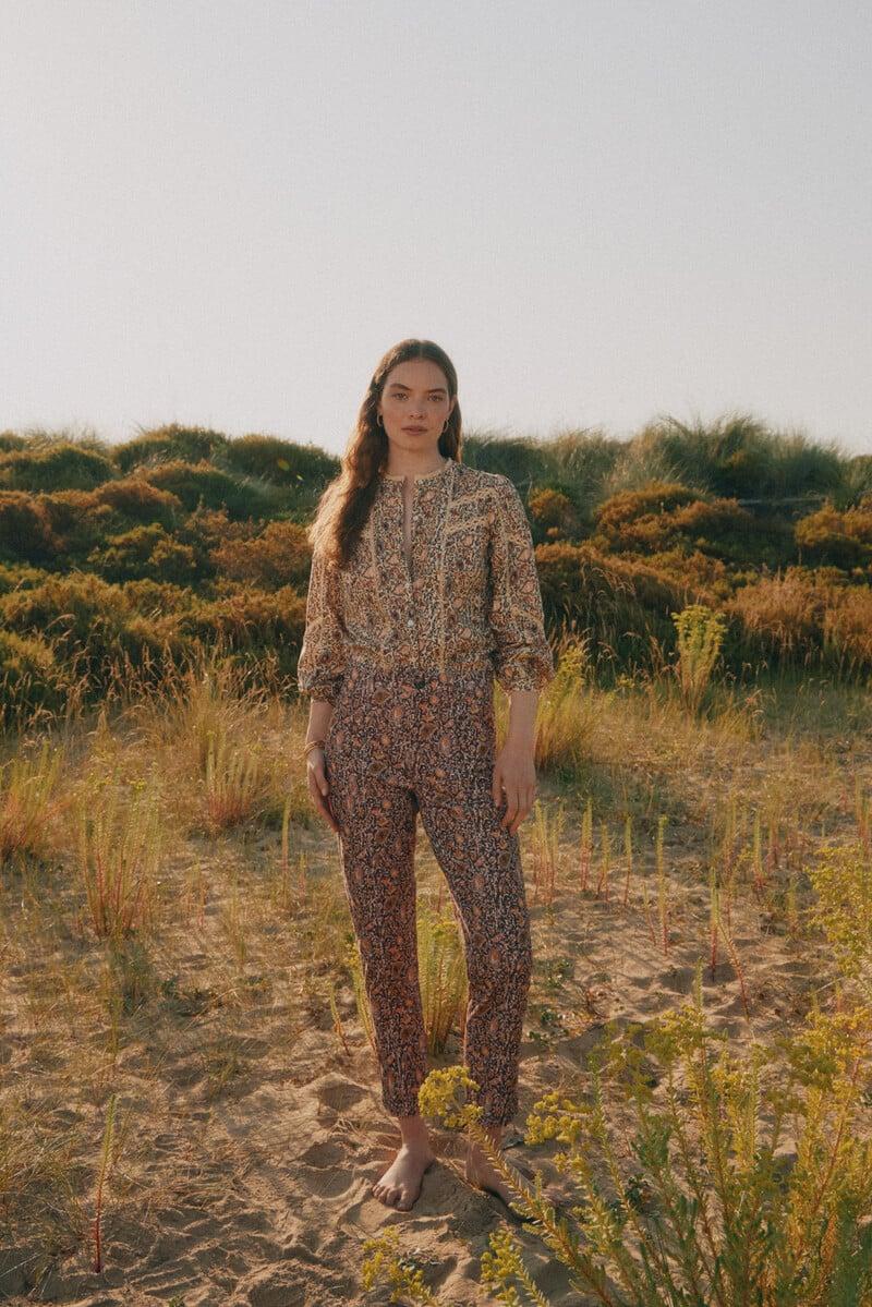 Cortefiel Pía. Pantalón de pana estampado