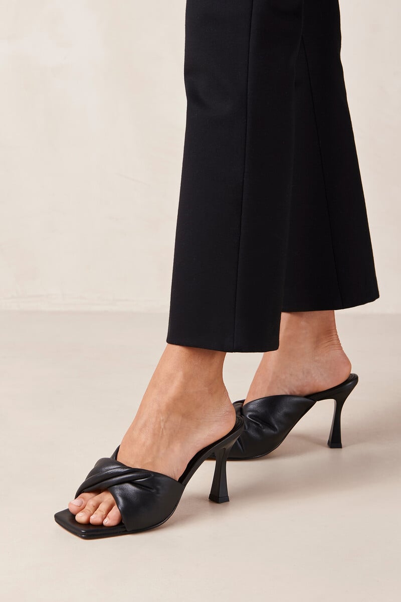 Cortefiel Sandalias Mermaid en piel color negro
