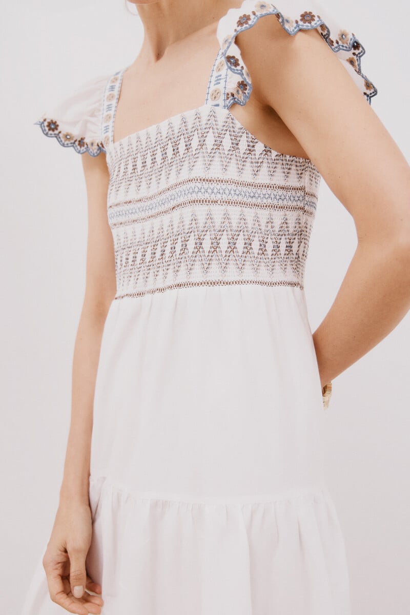 Cortefiel Vestido Blanco Bordado A Contraste