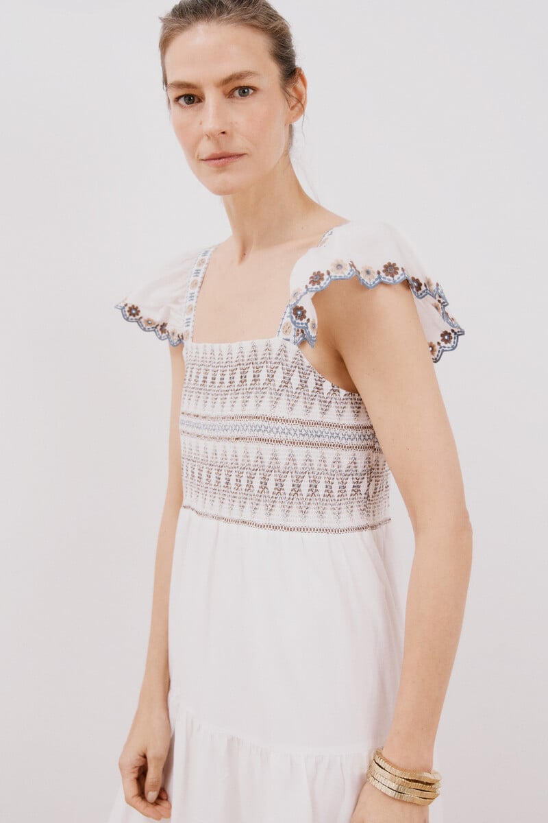 Cortefiel Vestido Blanco Bordado A Contraste