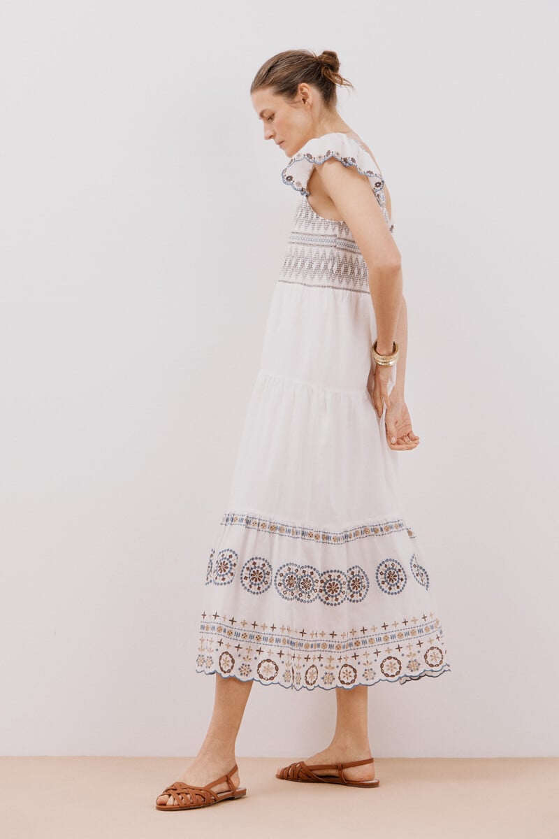 Cortefiel Vestido blanco bordado a contraste