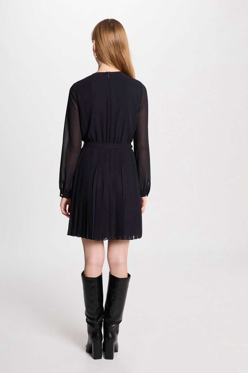 Cortefiel Vestido Corto Recto Plisado