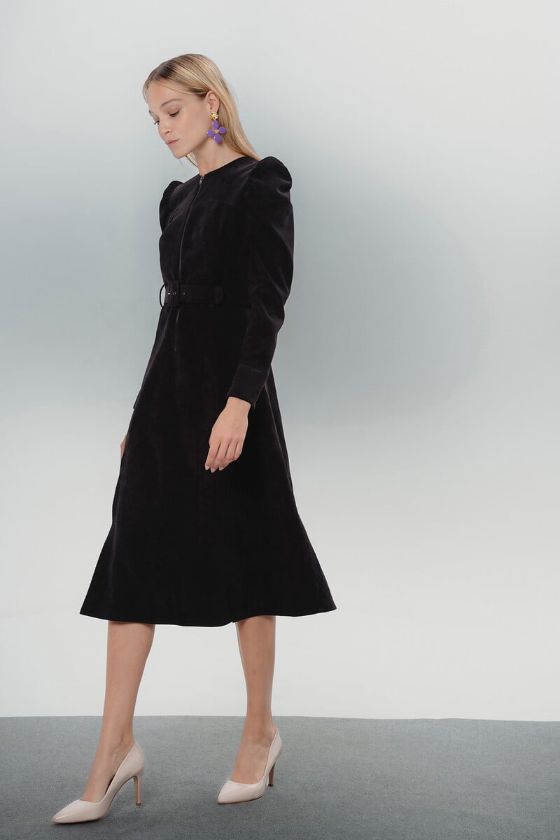 Cortefiel Vestido negro con manga abullonada