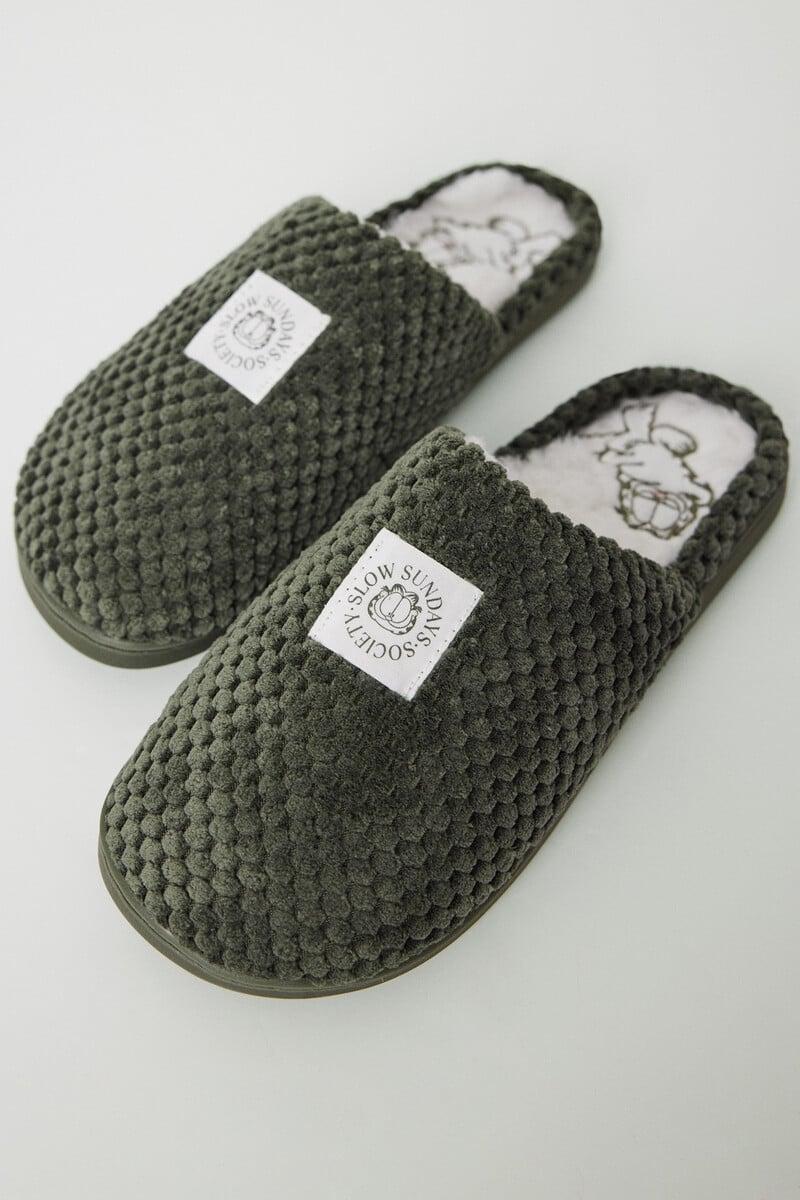 Cortefiel Zapatillas casa textura Garfield