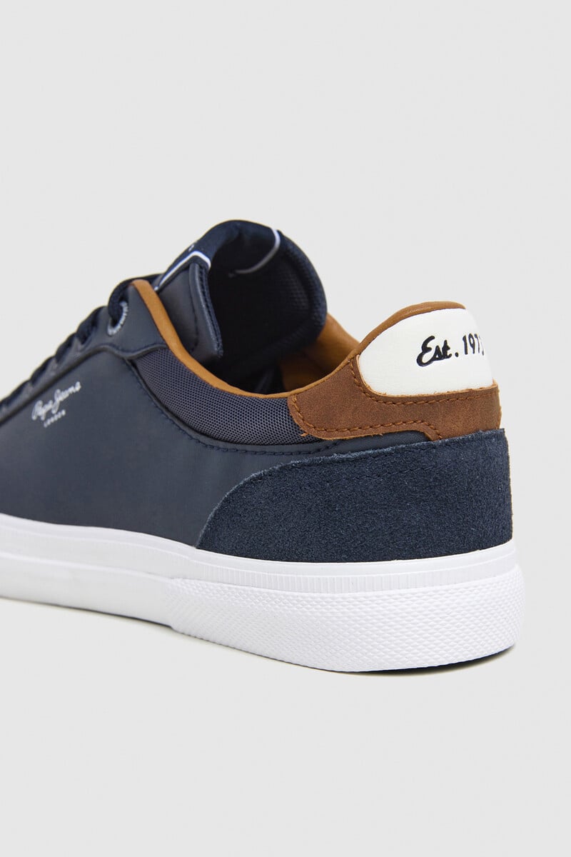 Cortefiel Zapatillas Clásicas Con Detalles En Ante