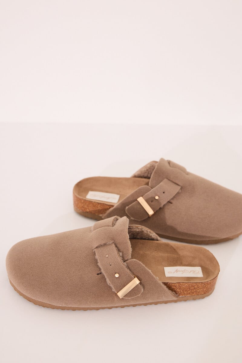 Cortefiel Zapatillas tipo zueco beige