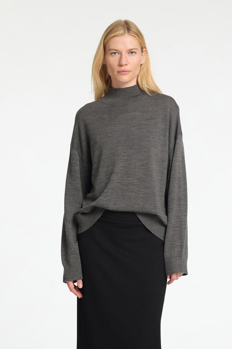 Cortefiel Jersey de cuello alto confeccionado 100% con lana Merino