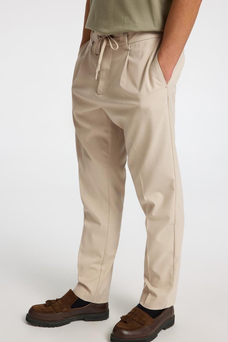 Cortefiel Pantalón Informal Con Pinza Confeccionado Con Materiales Reciclados