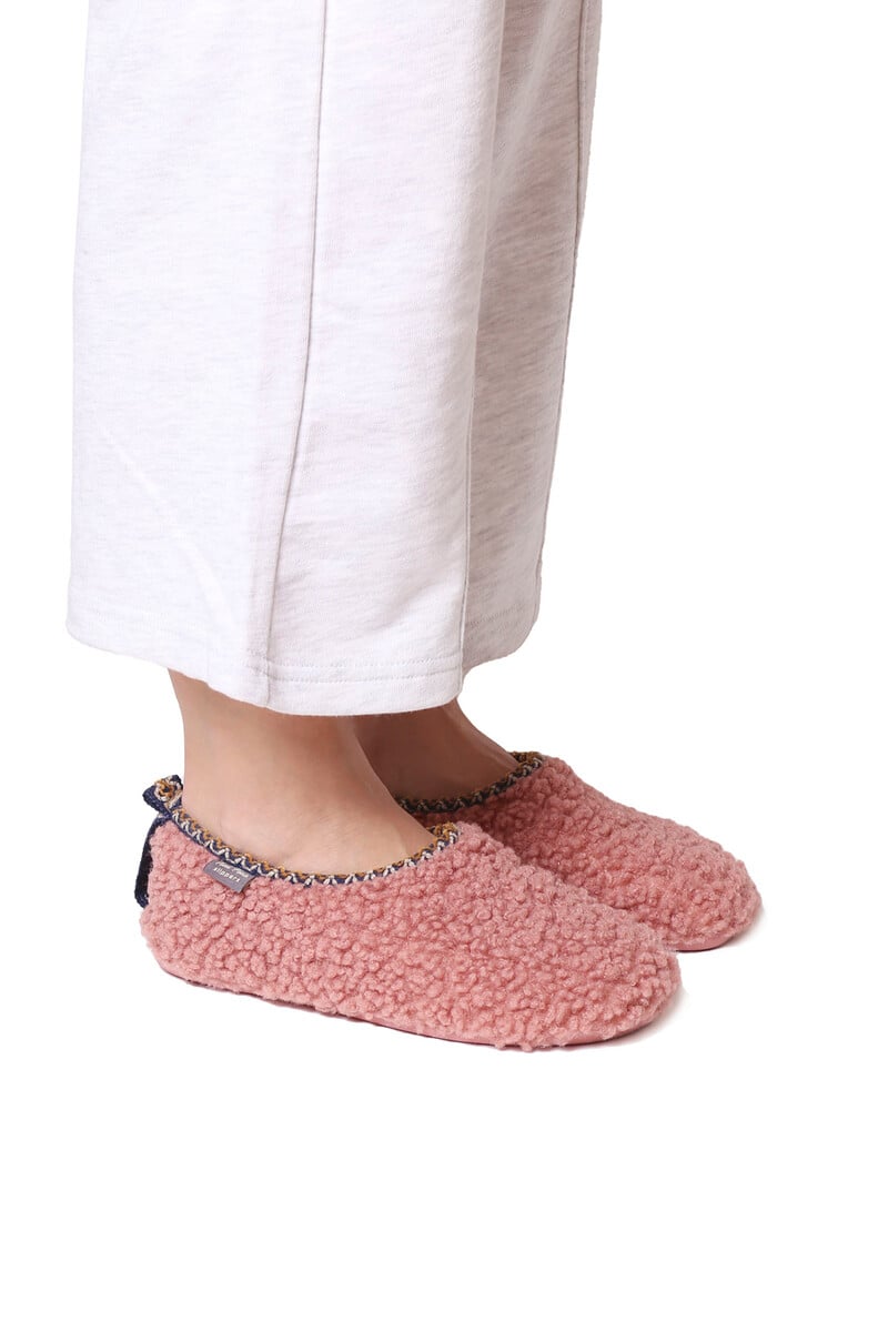 Cortefiel Zapatilla tipo babucha para mujer en borrego rosa