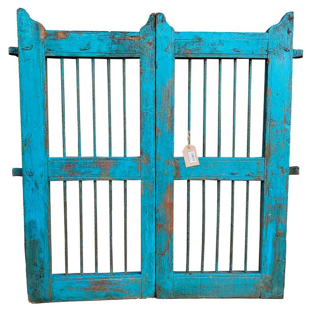 Creaciones meng MUEBLE - PUERTAS Y VENTANAS - puerta de madera azul con acabado artesanal