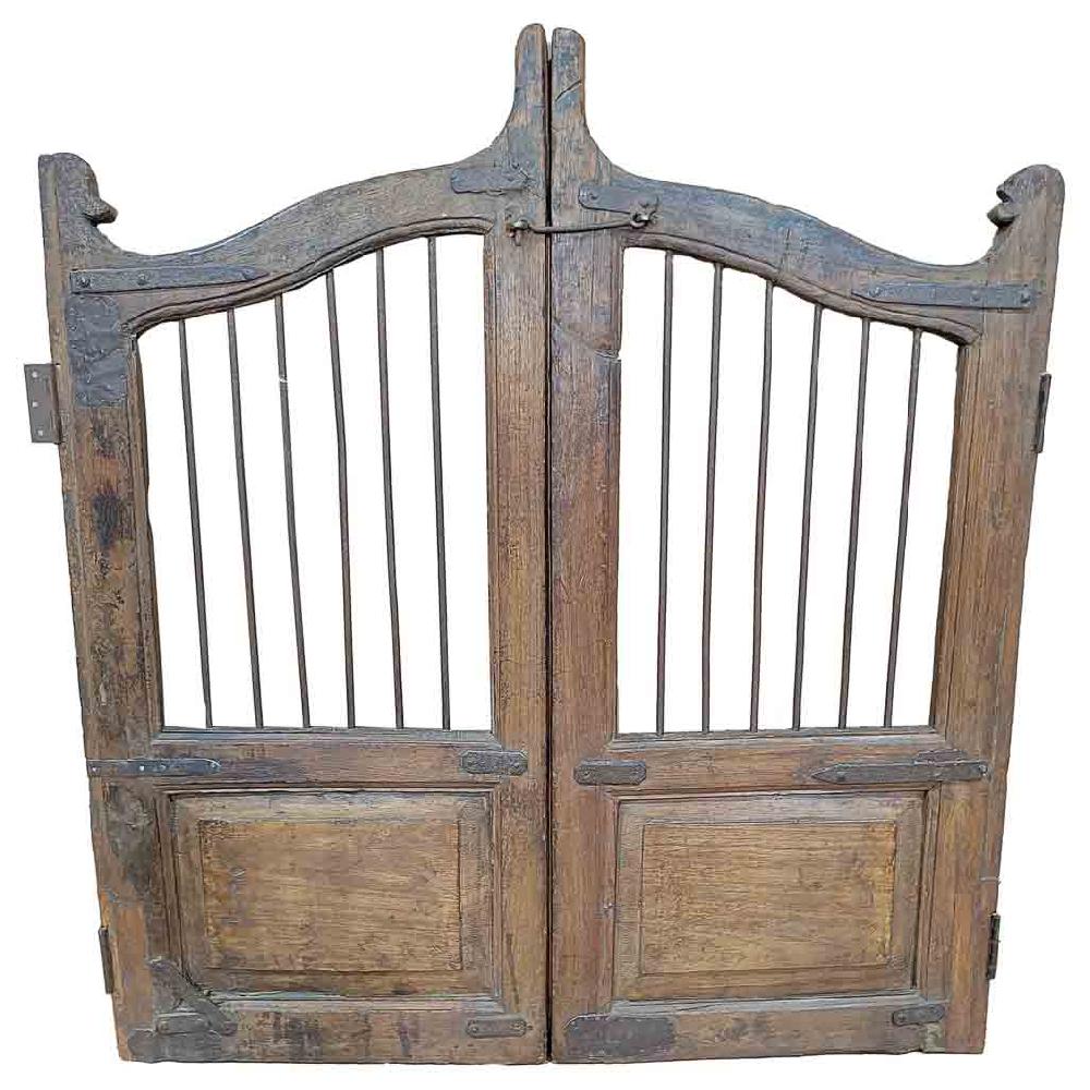 Creaciones Meng MUEBLE - PUERTAS Y VENTANAS - Puerta De Madera Marrón Con Acabado Artesanal