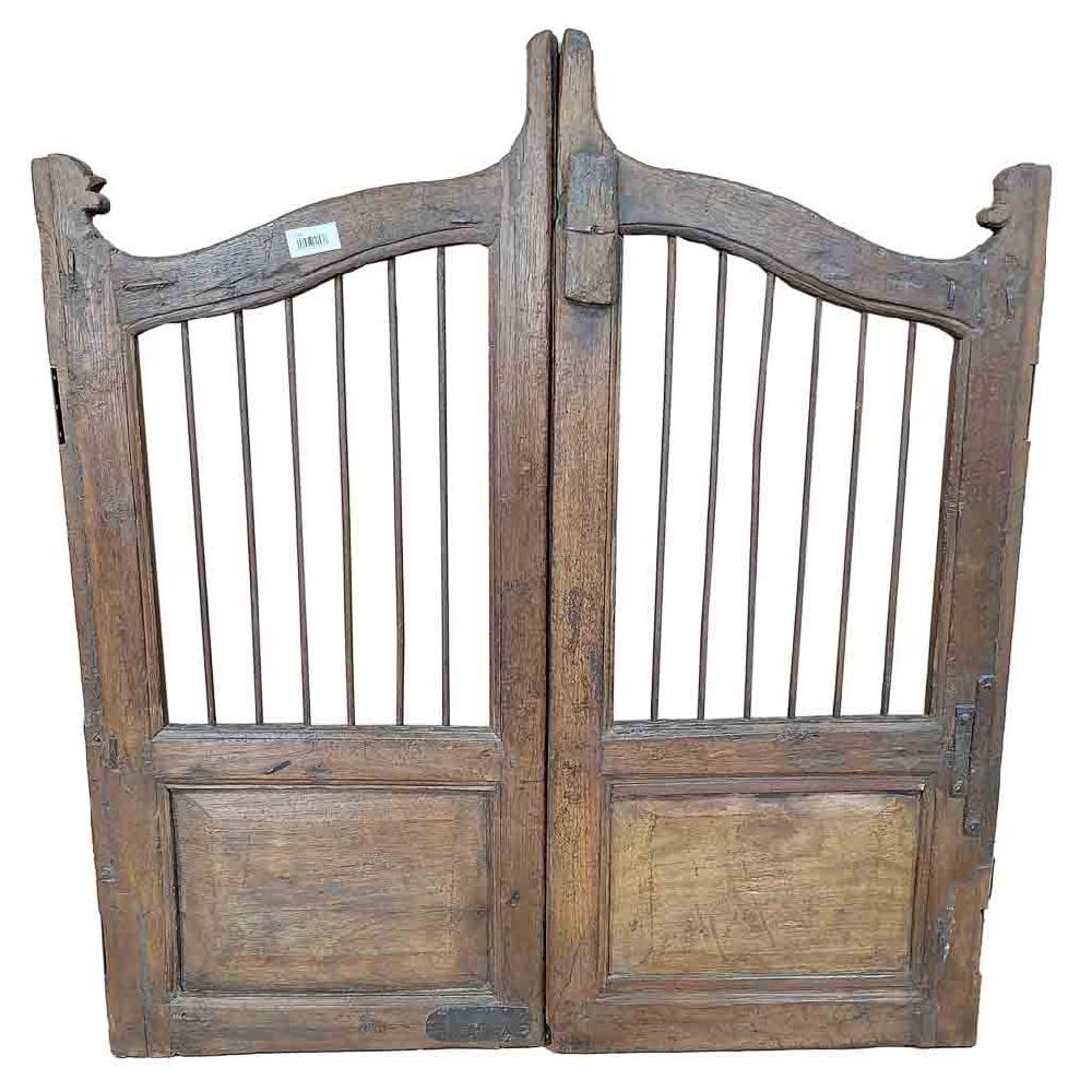 Creaciones meng MUEBLE - PUERTAS Y VENTANAS - puerta de madera marrón con acabado artesanal