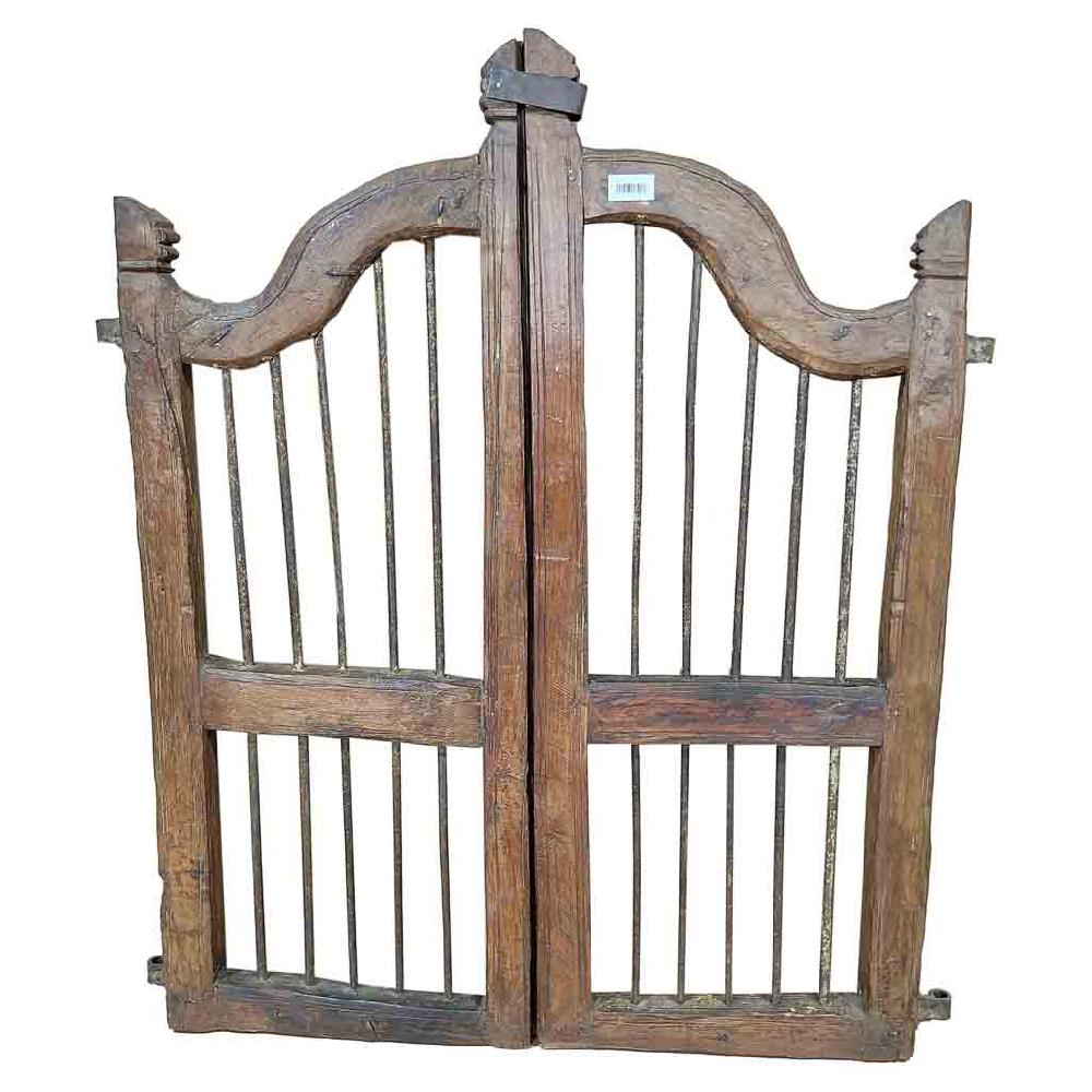 Creaciones Meng MUEBLE - PUERTAS Y VENTANAS - Puerta De Madera Marrón Con Acabado Artesanal