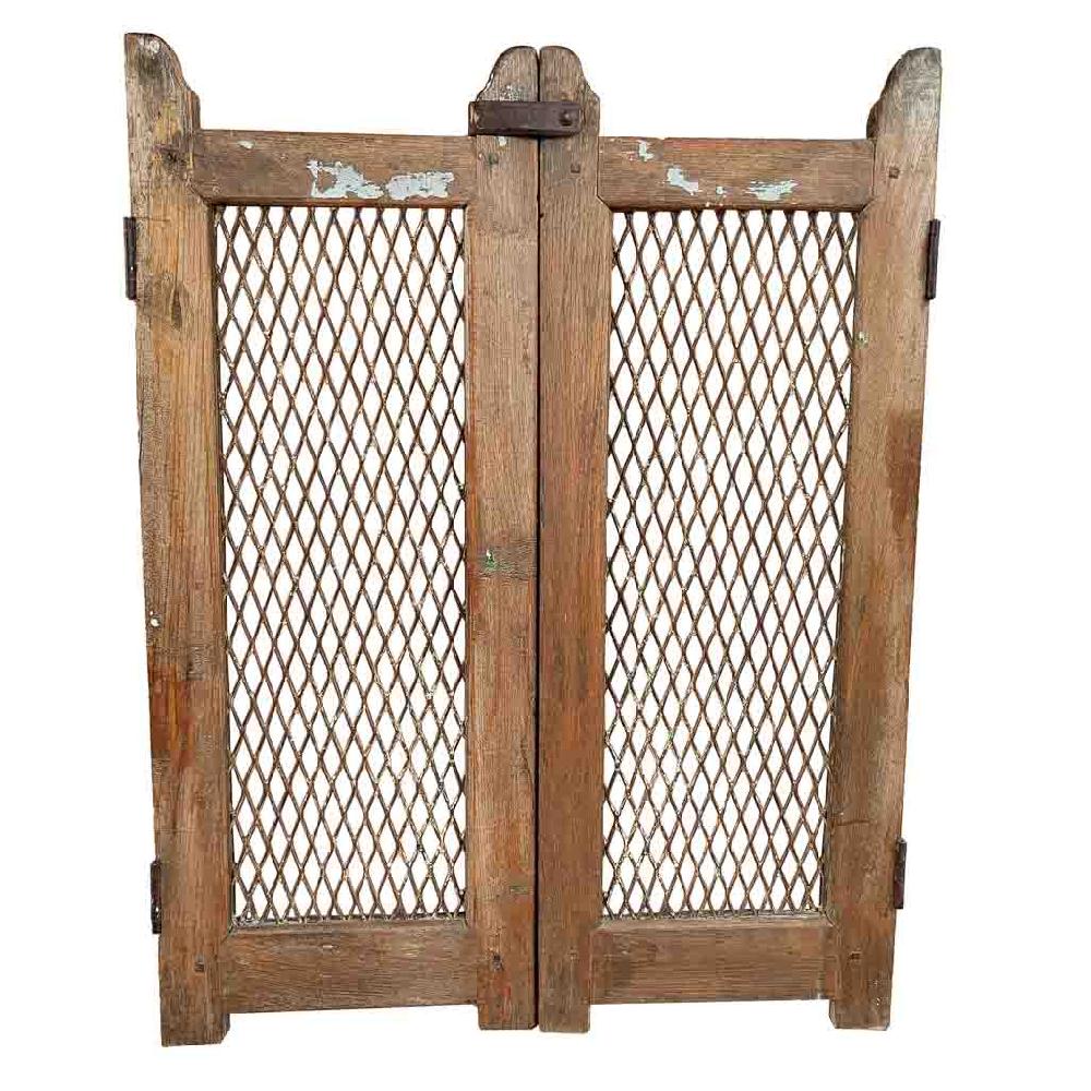 Creaciones meng MUEBLE - PUERTAS Y VENTANAS - puerta de madera marrón con acabado artesanal