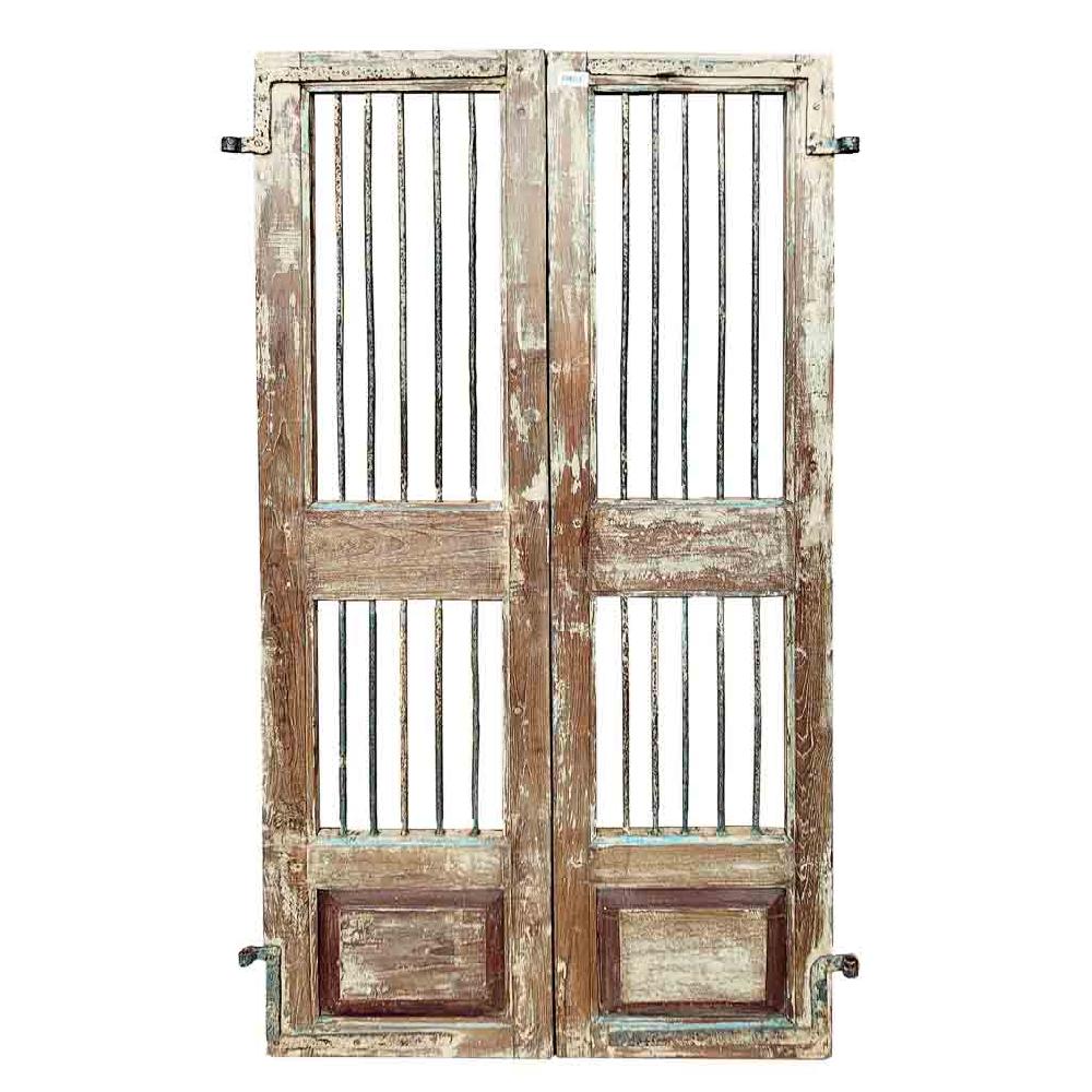 Creaciones meng MUEBLE - PUERTAS Y VENTANAS - puerta de madera marrón con acabado artesanal