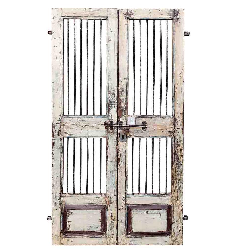 Creaciones meng MUEBLE - PUERTAS Y VENTANAS - puerta de madera marrón con acabado artesanal