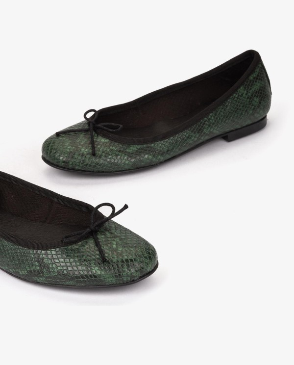 Cuplé BAILARINA VERDE DE TECNOPIEL CON ESTAMPADO SERPIENTE Y LAZO DECORATIVO