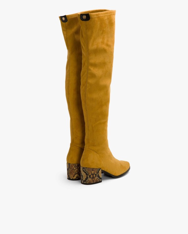 Cuplé BOTA MOSQUETERA AMARILLA DE ULTRASUEDE ELÁSTICO CON TACÓN MEDIO